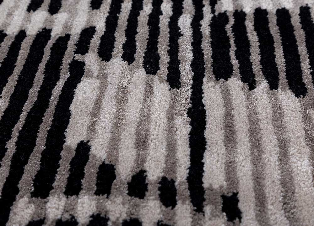 hacienda grey and black wool and viscose hand tufted Rug - CloseUp