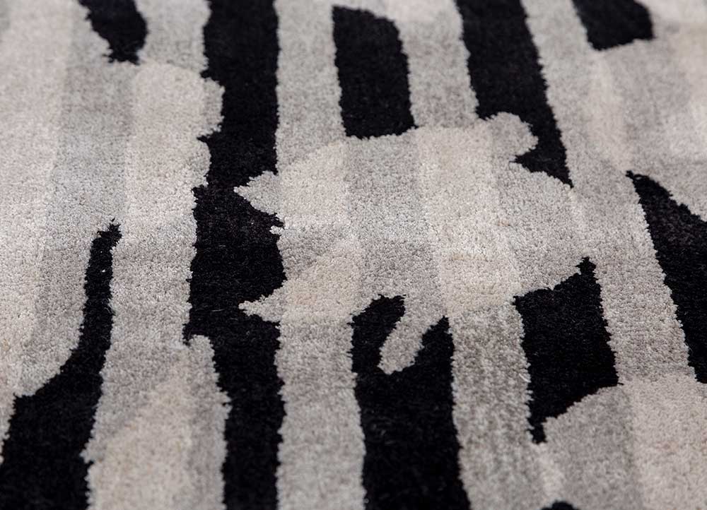 hacienda grey and black wool and viscose hand tufted Rug - CloseUp