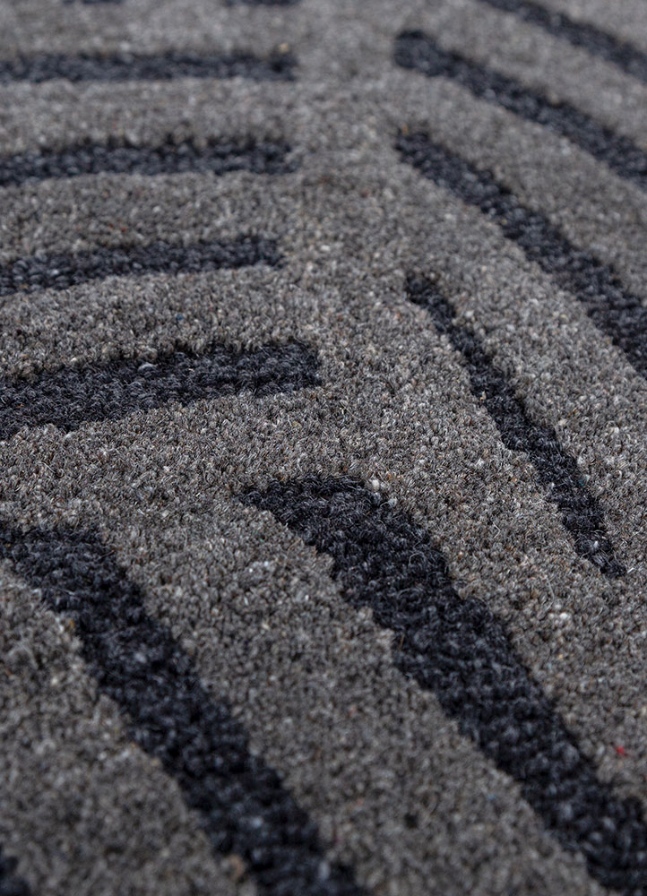 pathways grey and black wool and viscose hand tufted Rug - CloseUp