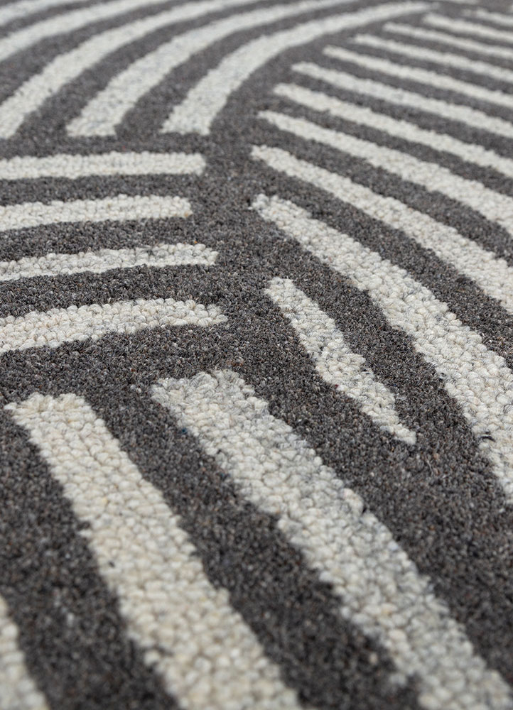 pathways grey and black wool and viscose hand tufted Rug - CloseUp