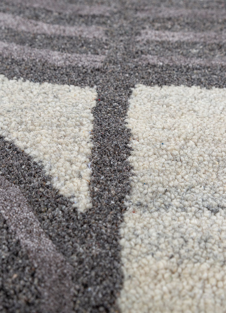 pathways grey and black wool and viscose hand tufted Rug - CloseUp
