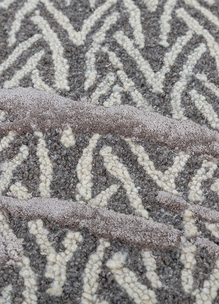 pathways grey and black wool and viscose hand tufted Rug - CloseUp