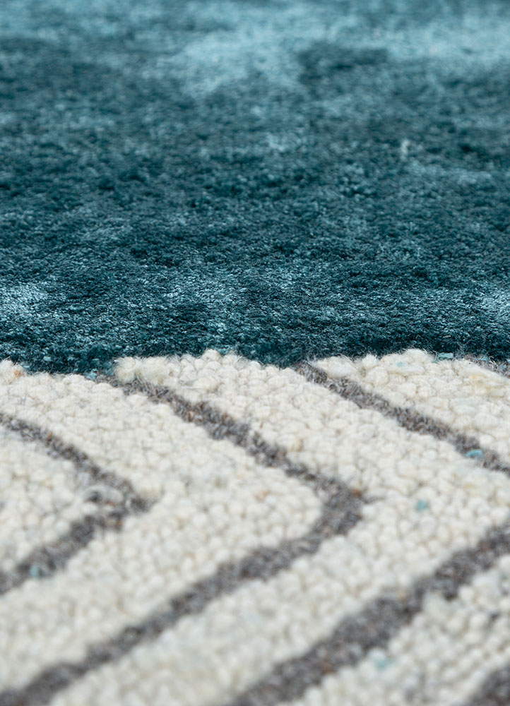 pathways ivory wool and viscose hand tufted Rug - CloseUp