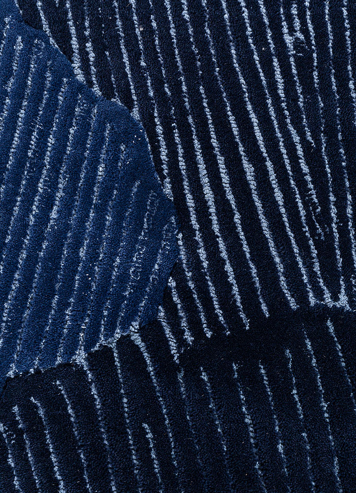 aurelia blue wool and viscose hand tufted Rug - CloseUp