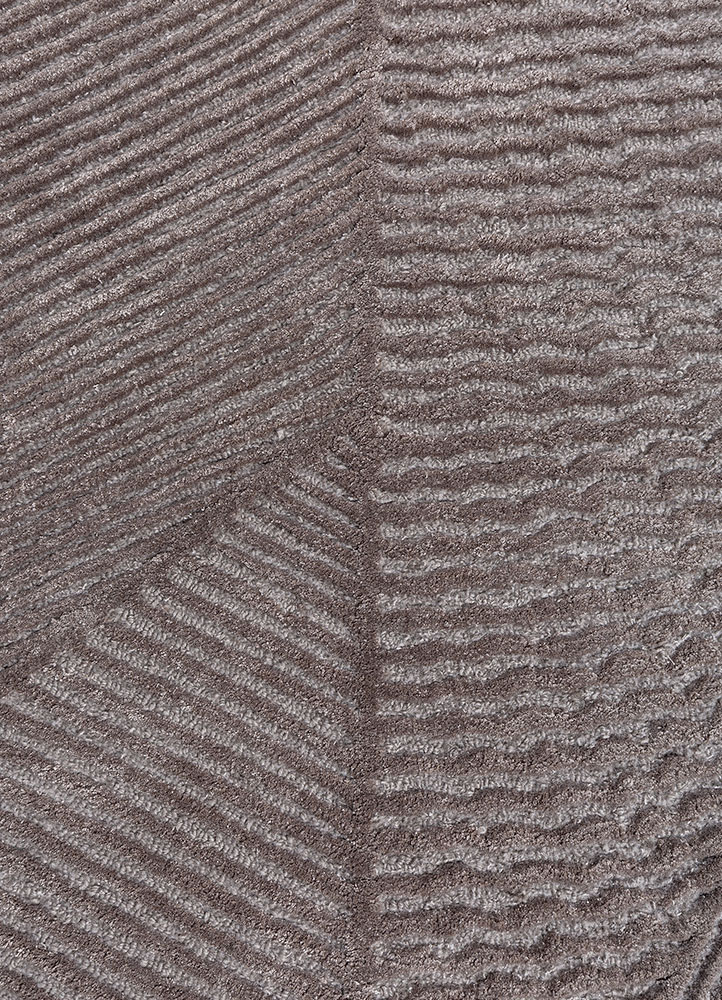 aurelia grey and black wool and viscose hand tufted Rug - CloseUp