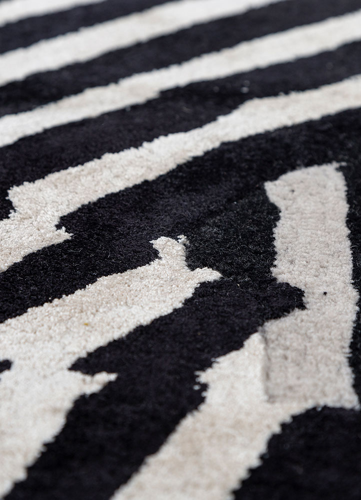 adrift grey and black wool and viscose hand tufted Rug - CloseUp