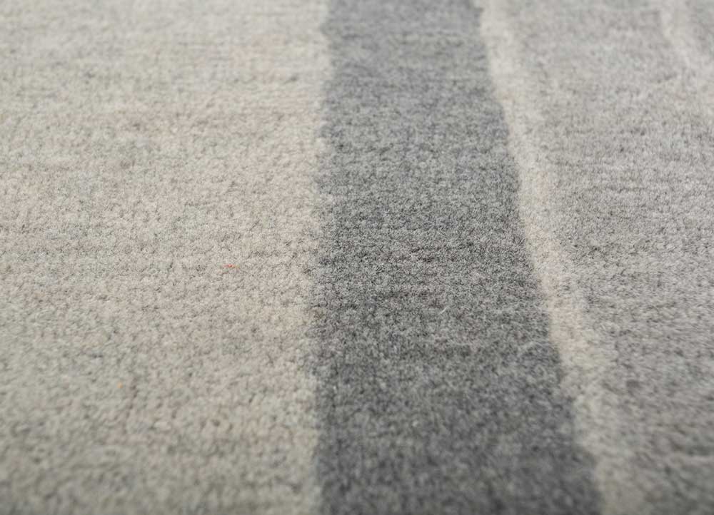 chroma grey and black wool hand tufted Rug - CloseUp