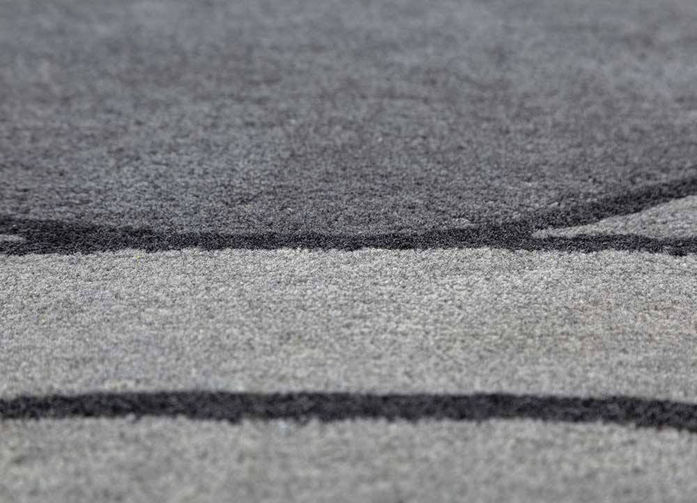 chroma grey and black wool hand tufted Rug - CloseUp