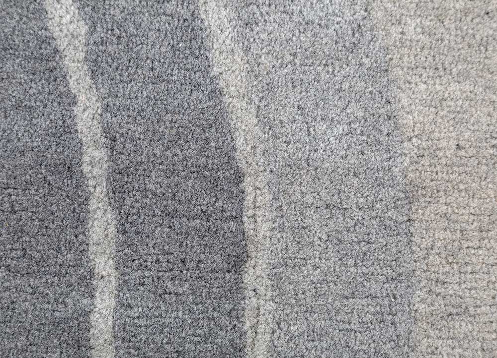 chroma grey and black wool hand tufted Rug - CloseUp