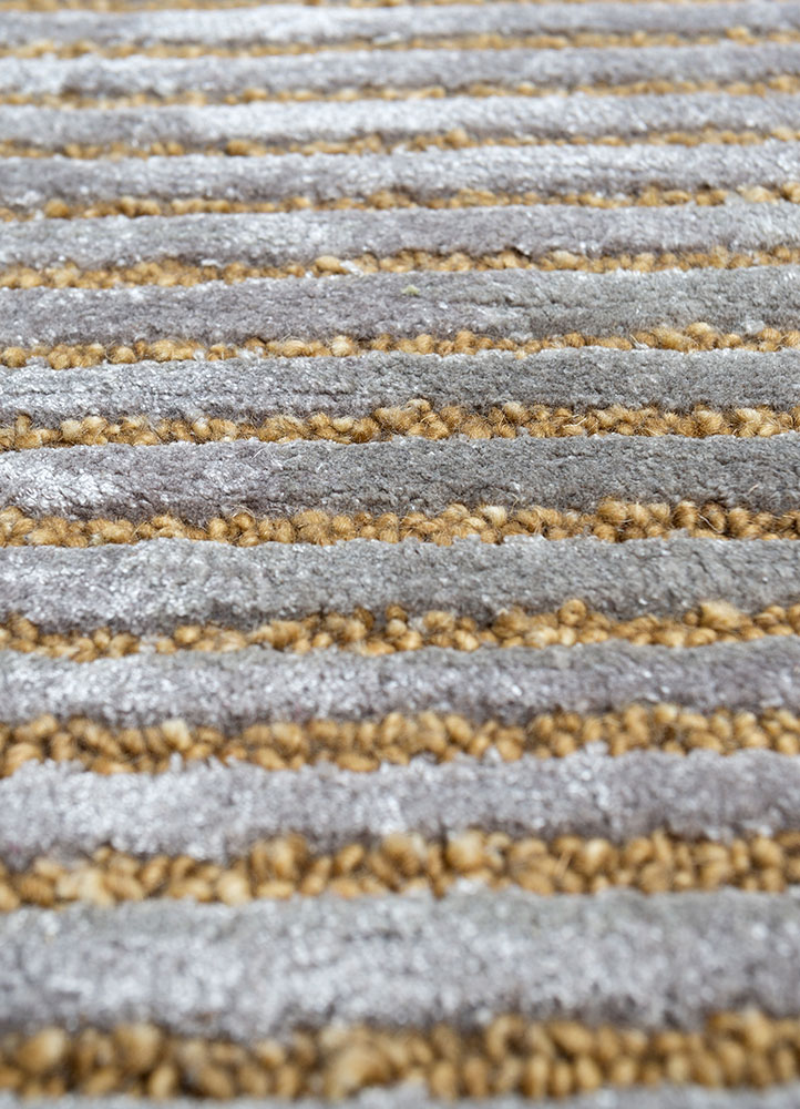 linear grey and black wool and viscose hand tufted Rug - CloseUp