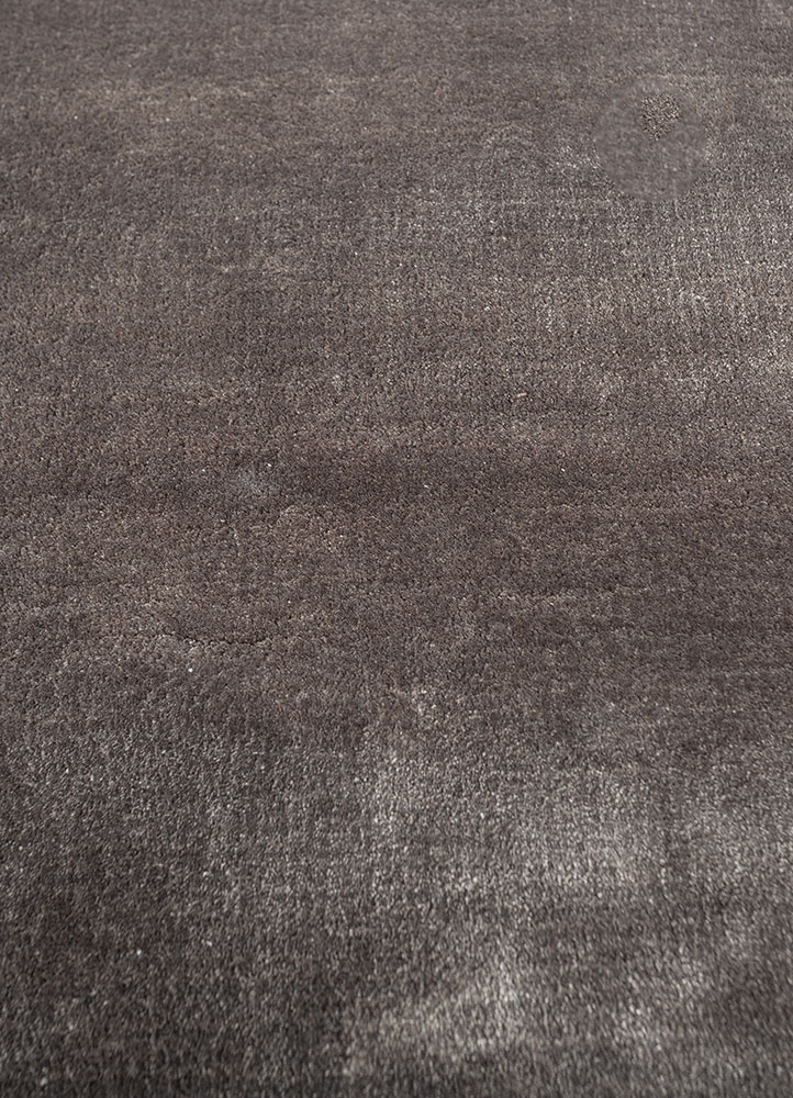 cera grey and black viscose hand tufted Rug - CloseUp