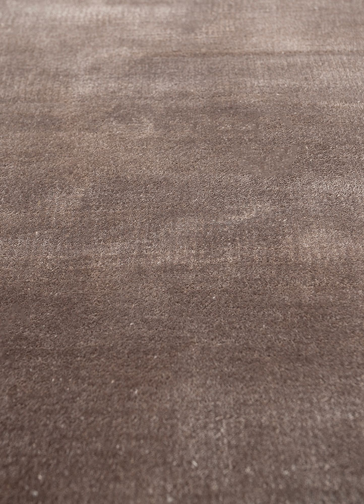 cera grey and black viscose hand tufted Rug - CloseUp
