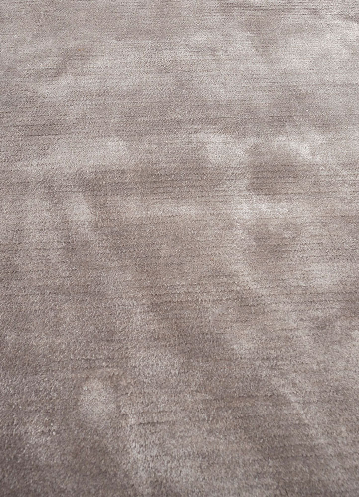 cera grey and black viscose hand tufted Rug - CloseUp