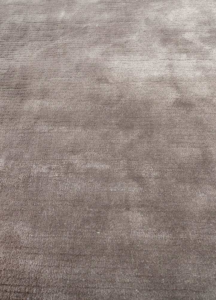 cera grey and black viscose hand tufted Rug - CloseUp