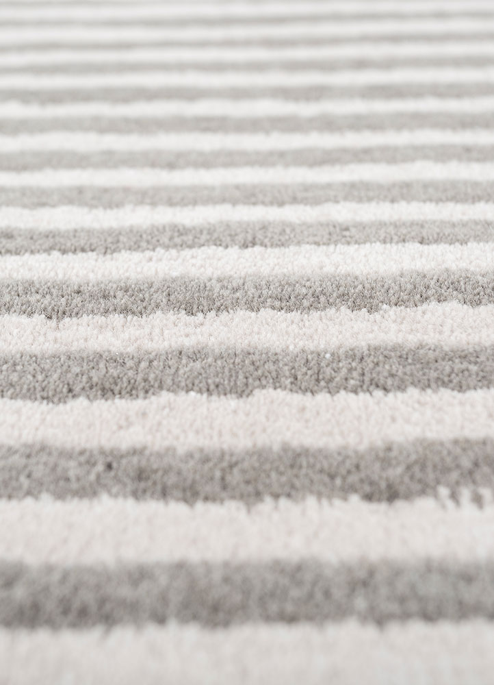 pathways grey and black wool hand tufted Rug - CloseUp