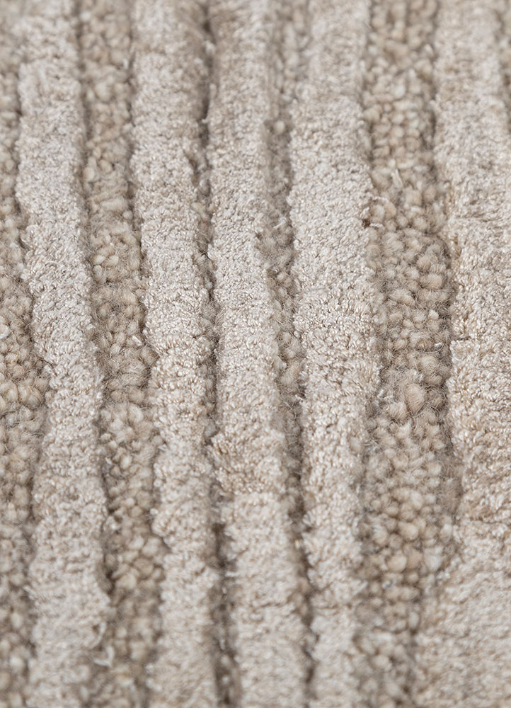 wild wanderlust ivory wool and viscose hand tufted Rug - CloseUp