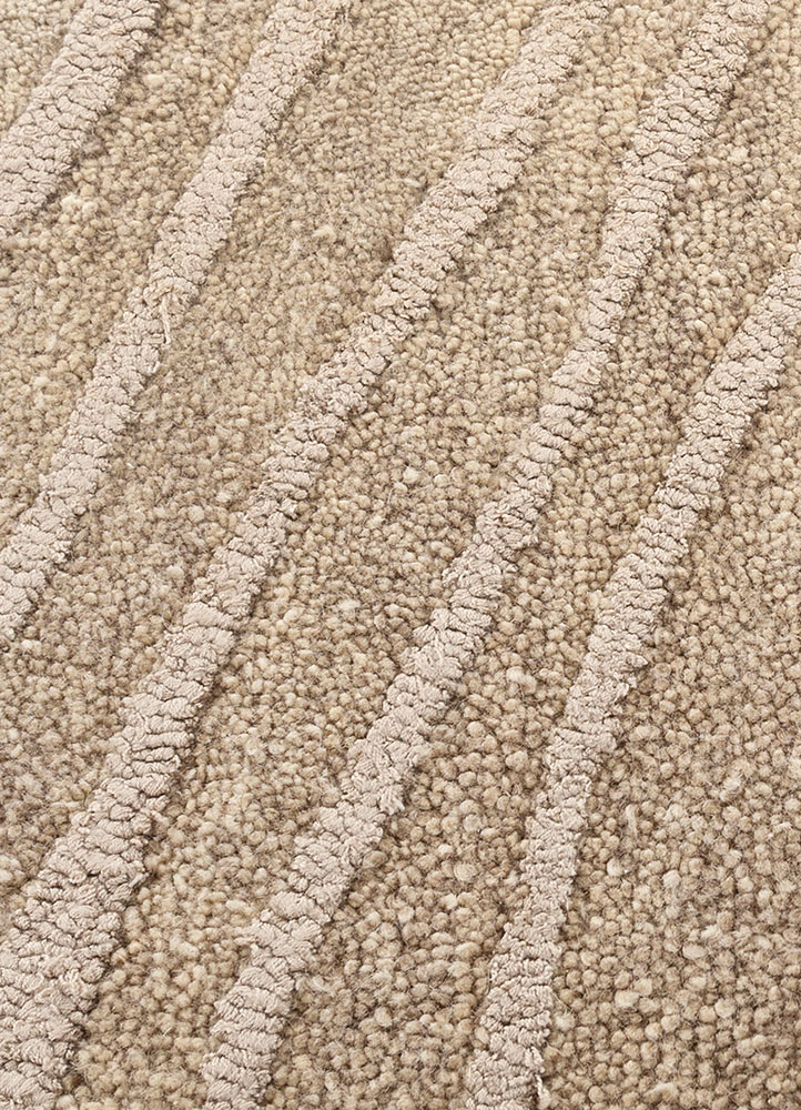 wild wanderlust gold wool and viscose hand tufted Rug - CloseUp