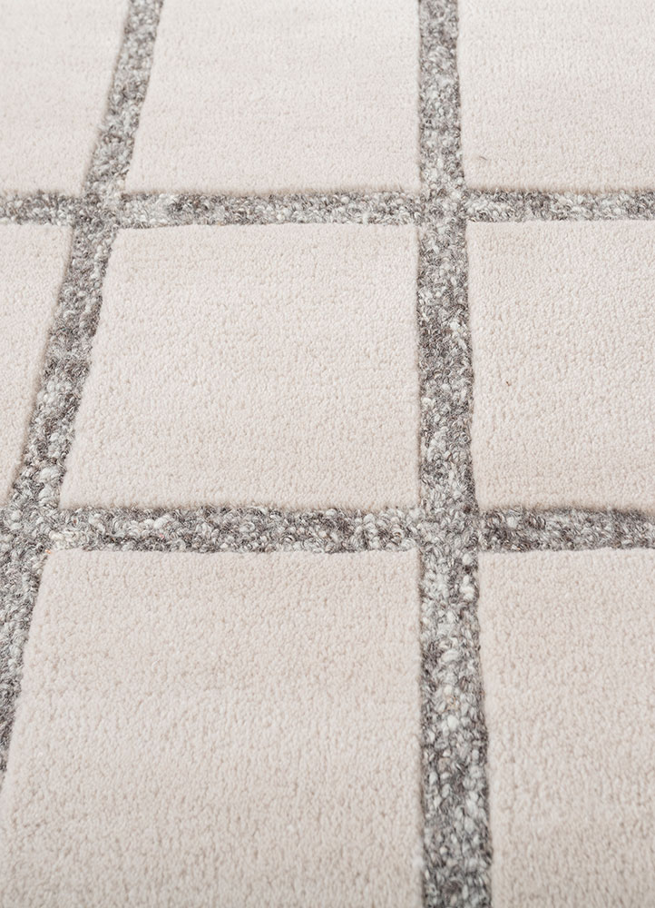 linear ivory wool hand tufted Rug - CloseUp