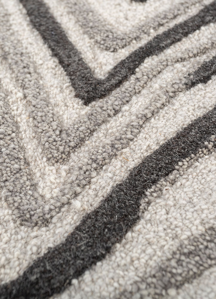 linear ivory wool and viscose hand tufted Rug - CloseUp