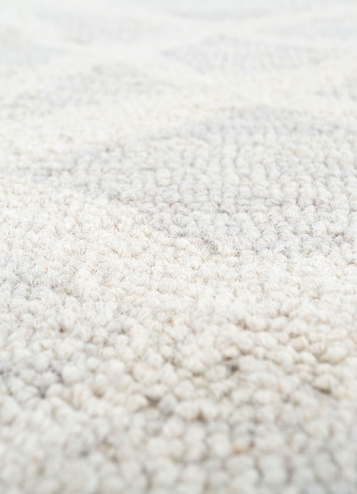 contour grey and black wool hand tufted Rug - CloseUp