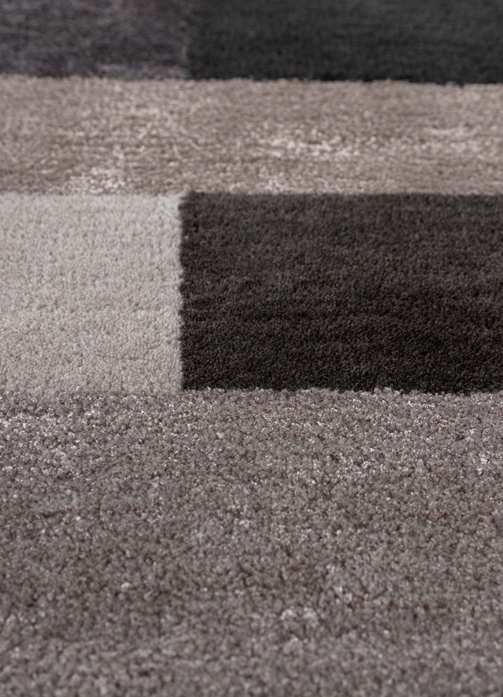 linear grey and black wool and viscose hand tufted Rug - CloseUp