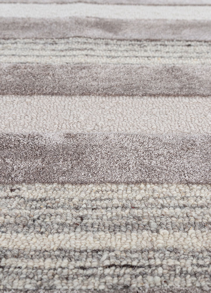 linear grey and black wool and viscose hand tufted Rug - CloseUp