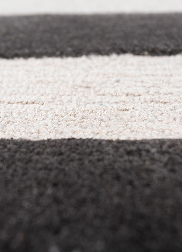 linear blue wool and viscose hand tufted Rug - CloseUp