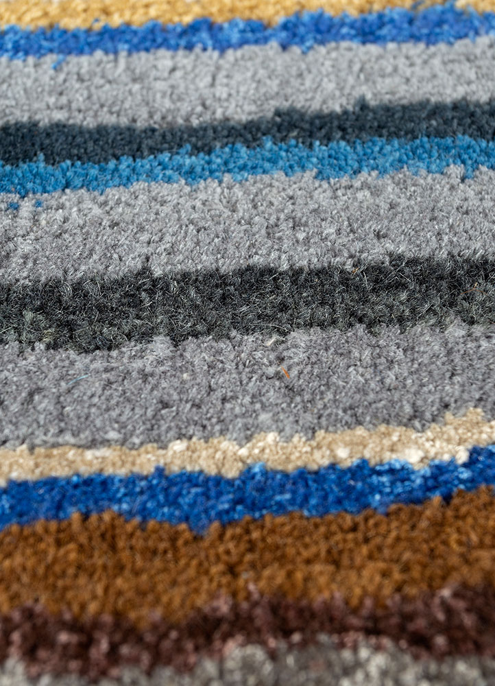 linear blue wool and viscose hand tufted Rug - CloseUp