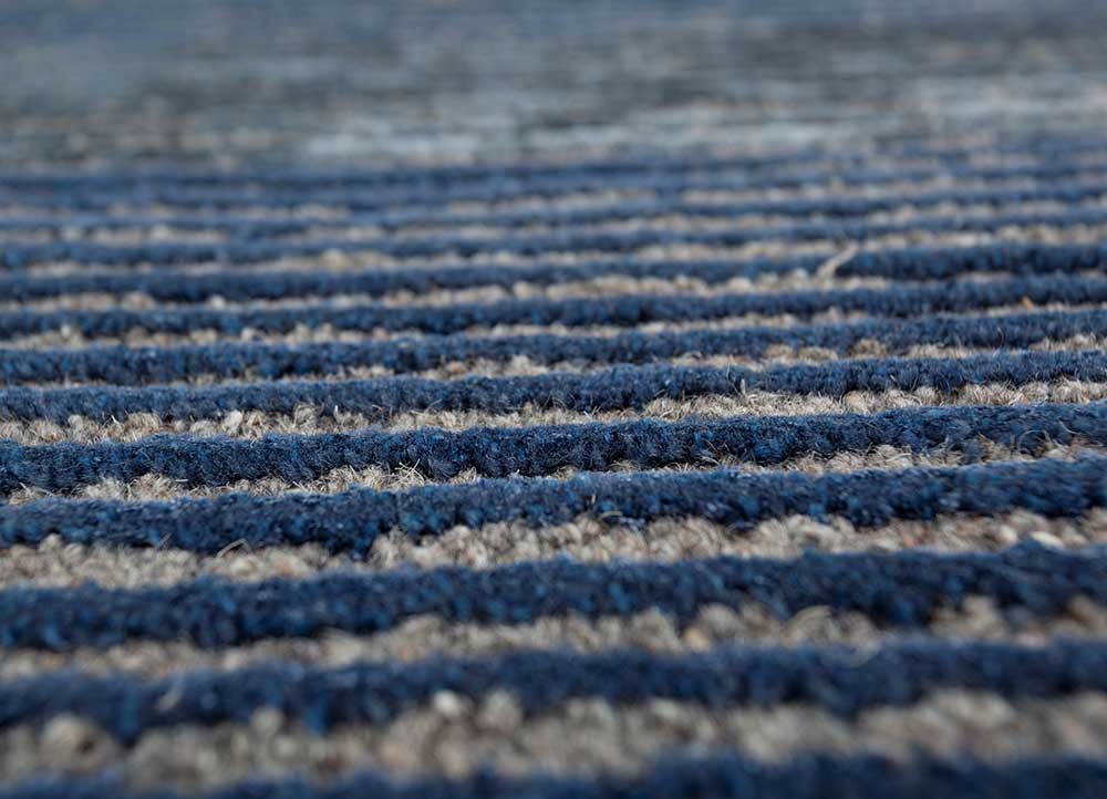 linear blue wool and viscose hand tufted Rug - CloseUp