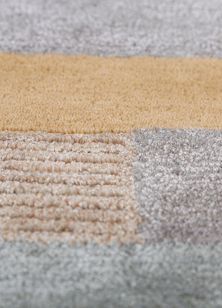 linear grey and black wool and viscose hand tufted Rug - CloseUp