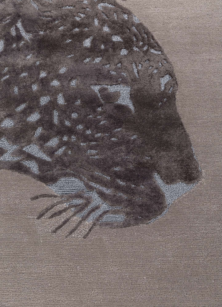 wild wanderlust grey and black wool and viscose hand tufted Rug - CloseUp