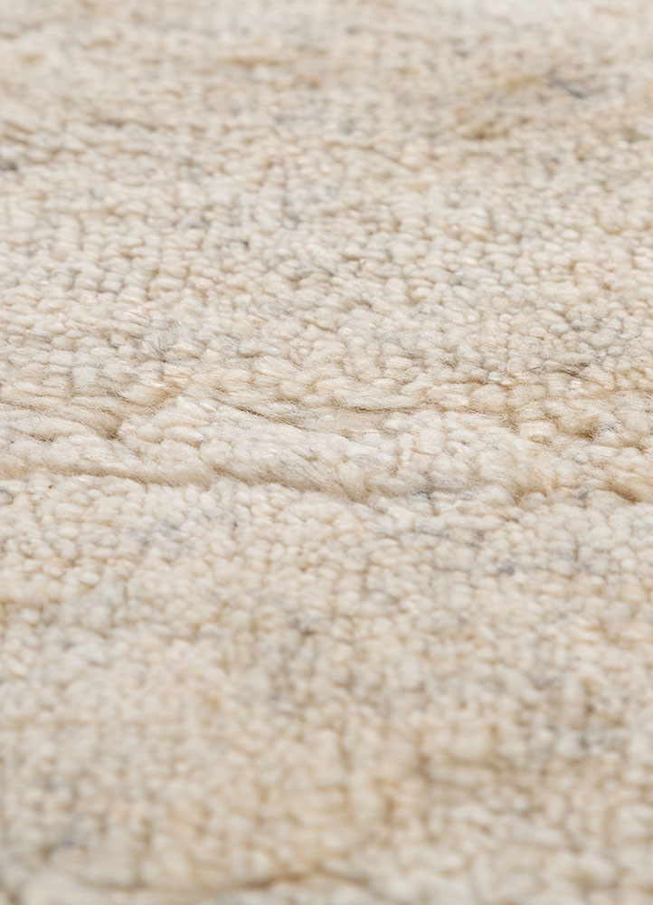 entropy ivory wool and silk hand knotted Rug - CloseUp