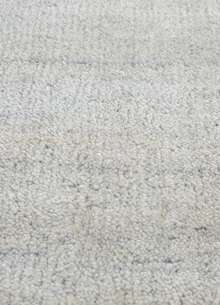 saga ivory wool and silk hand loom Rug - CloseUp