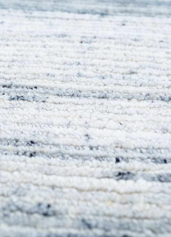 saga ivory wool and viscose hand loom Rug - CloseUp