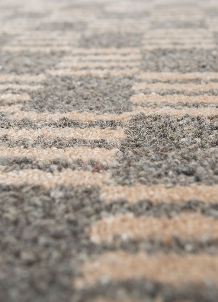 saga grey and black wool hand loom Rug - CloseUp