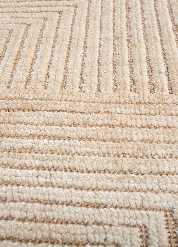 aprezo ivory bamboo silk hand knotted Rug - CloseUp