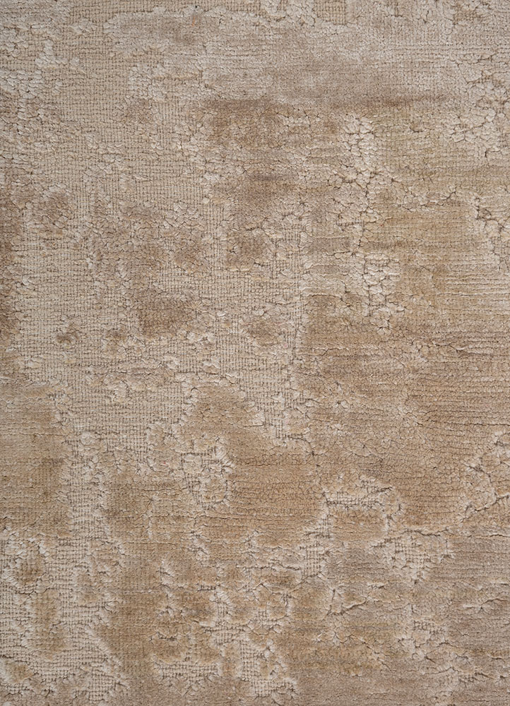 aprezo ivory silk hand knotted Rug - CloseUp