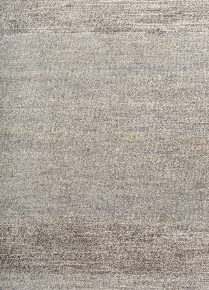 aprezo grey and black wool and silk hand knotted Rug - CloseUp