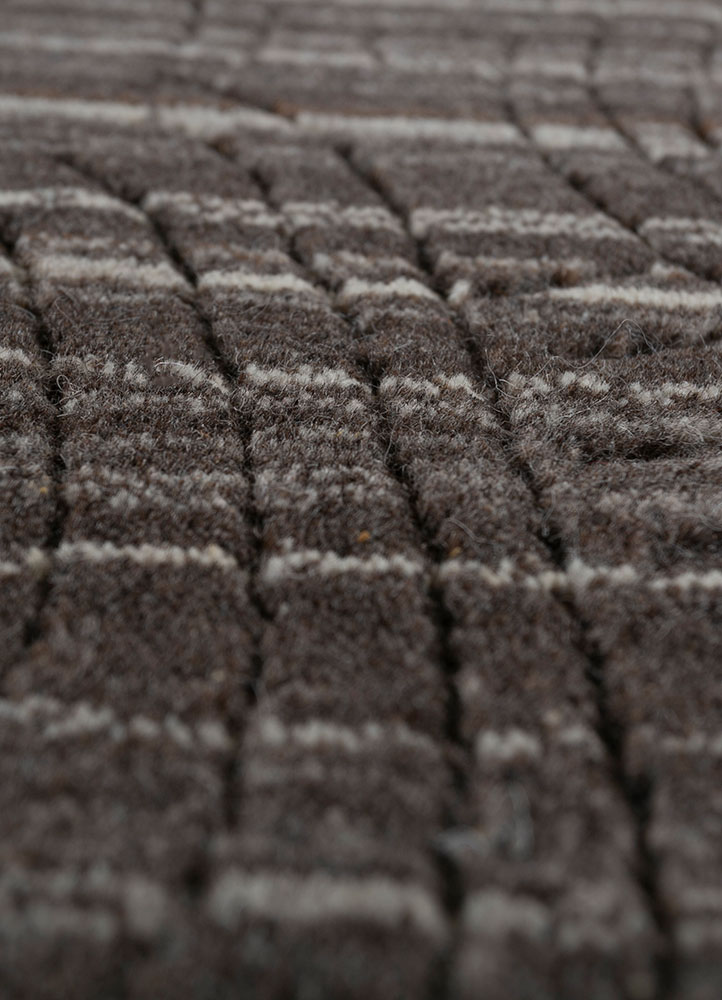forme beige and brown  hand loom Rug - CloseUp