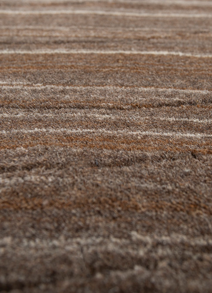 forme beige and brown  hand loom Rug - CloseUp