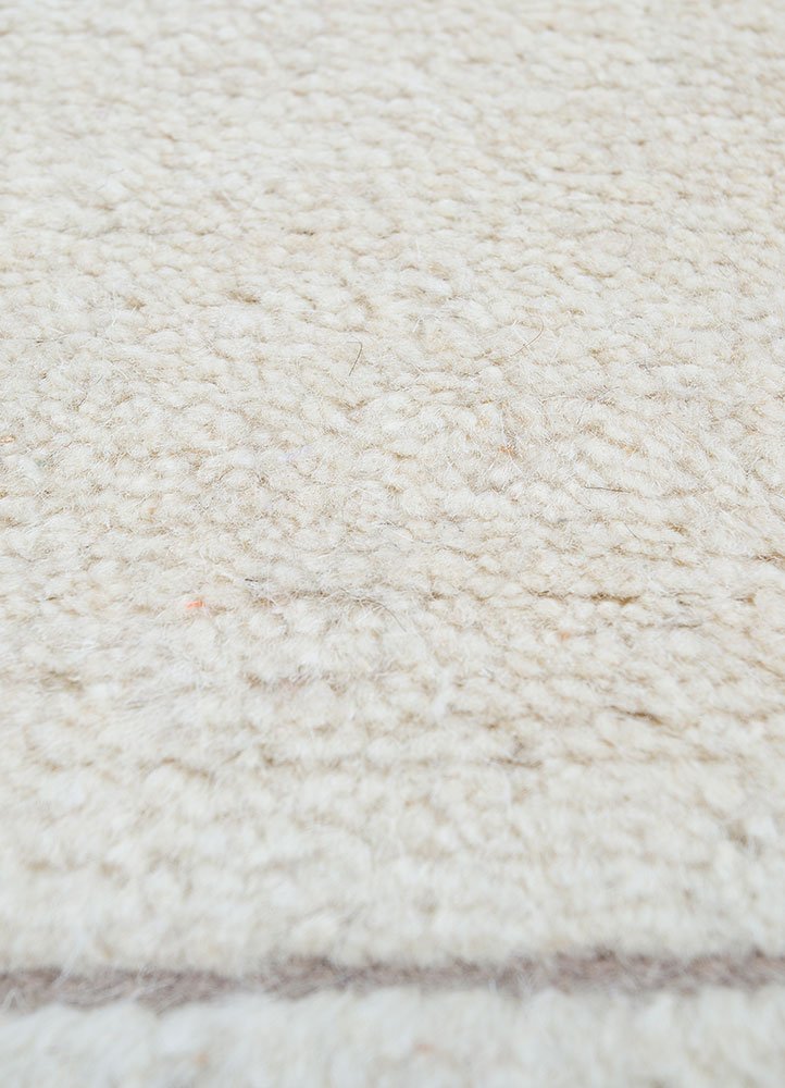 zuri ivory wool hand knotted Rug - CloseUp