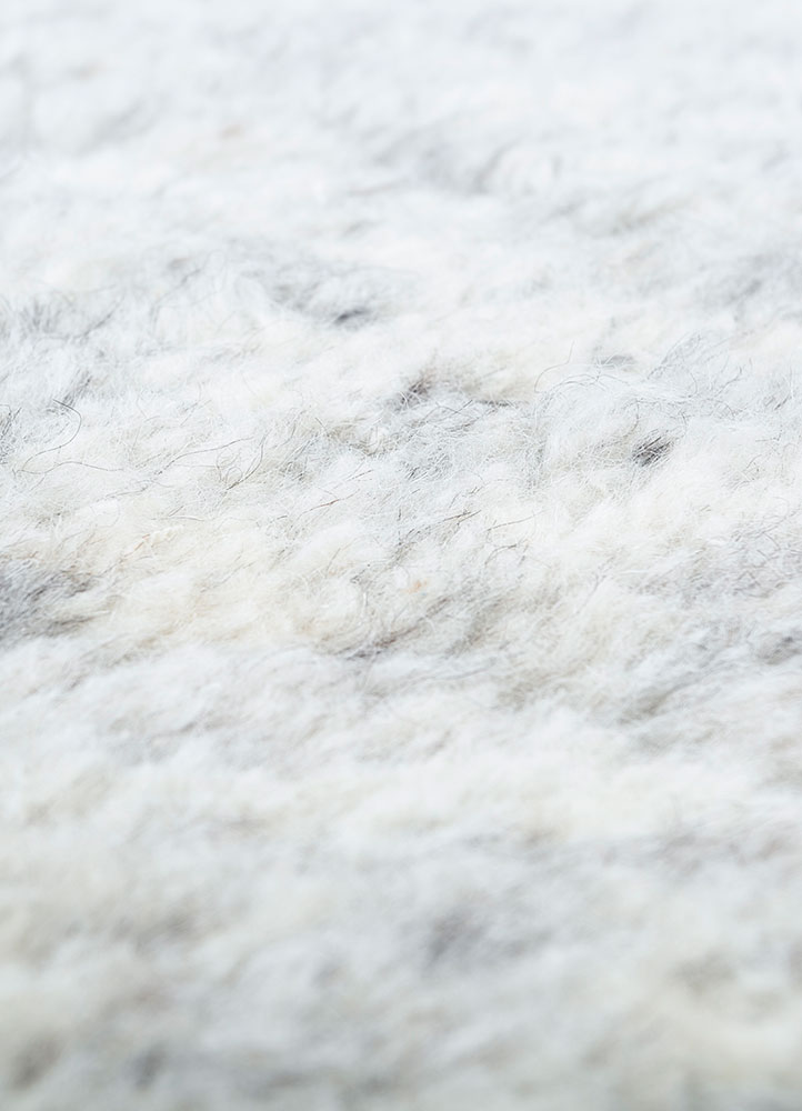 zuri grey and black wool hand knotted Rug - CloseUp