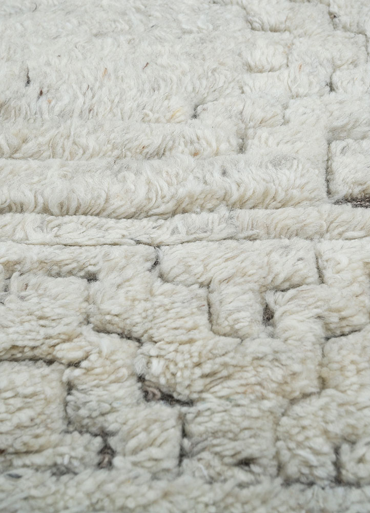 manifest ivory wool hand knotted Rug - CloseUp