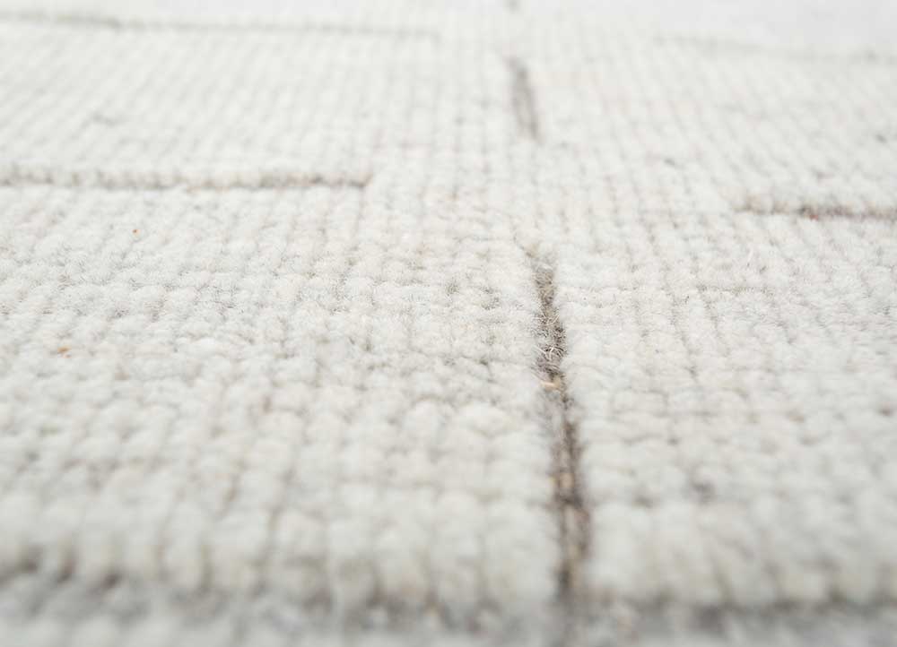 manifest ivory wool hand knotted Rug - CloseUp