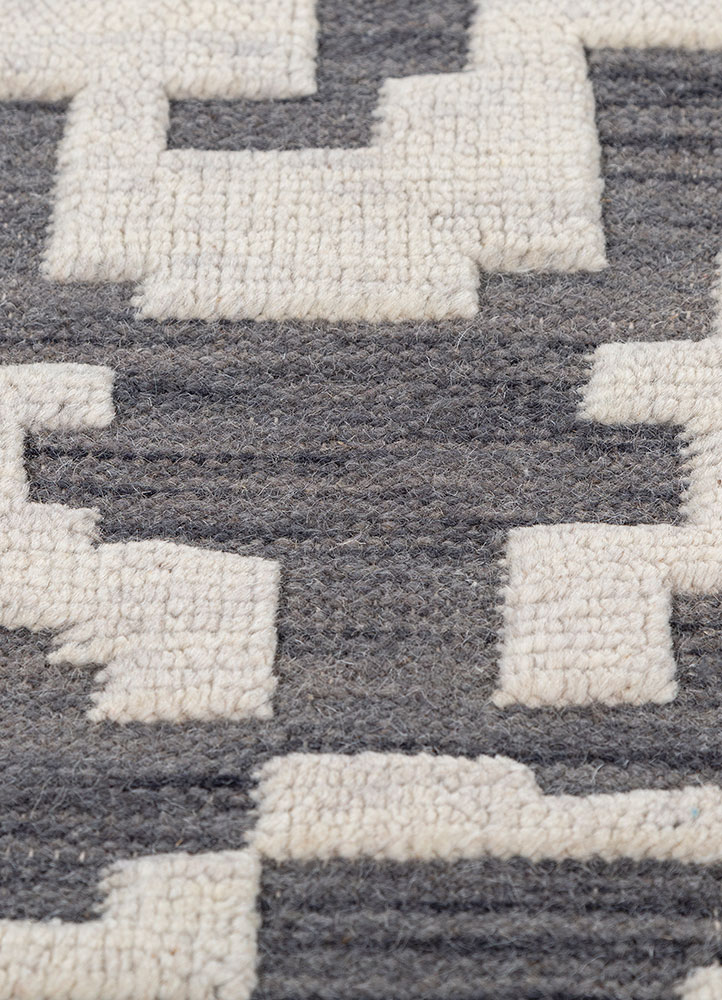 manifest grey and black wool hand knotted Rug - CloseUp