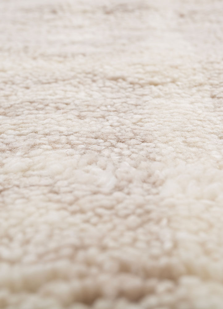 manifest ivory wool hand knotted Rug - CloseUp