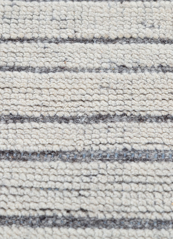 manifest ivory wool hand knotted Rug - CloseUp