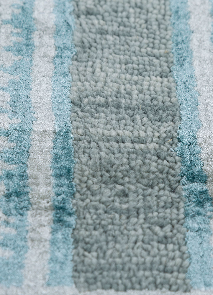 blythe blue wool and bamboo silk hand knotted Rug - CloseUp