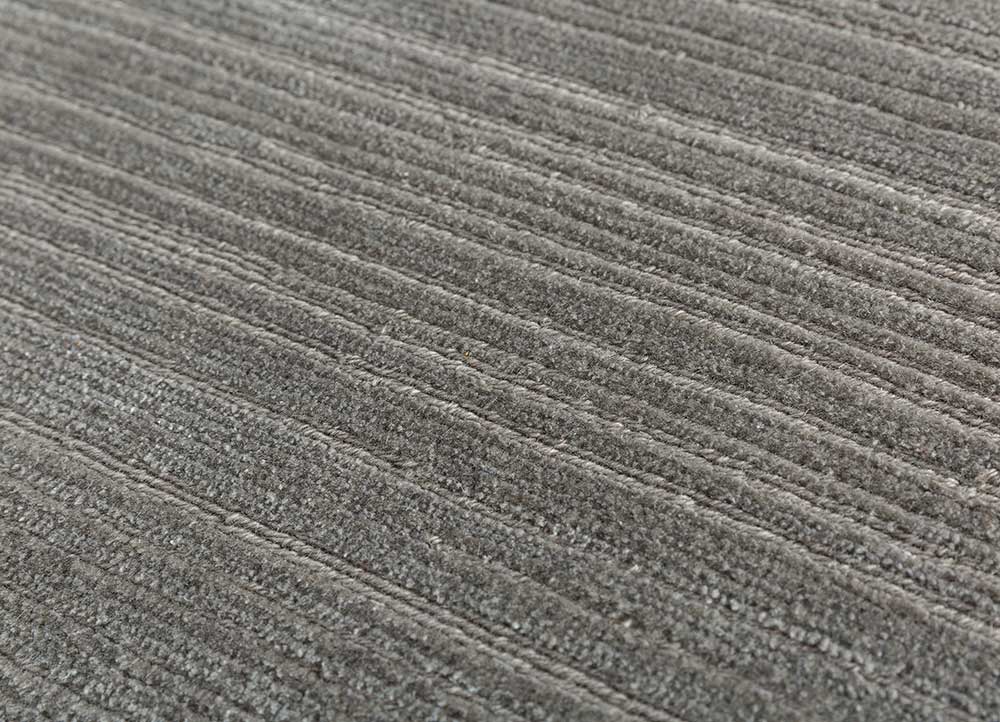 manifest grey and black wool and bamboo silk hand knotted Rug - CloseUp