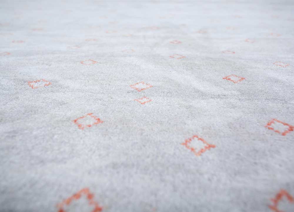 manchaha ivory wool and silk hand knotted Rug - CloseUp